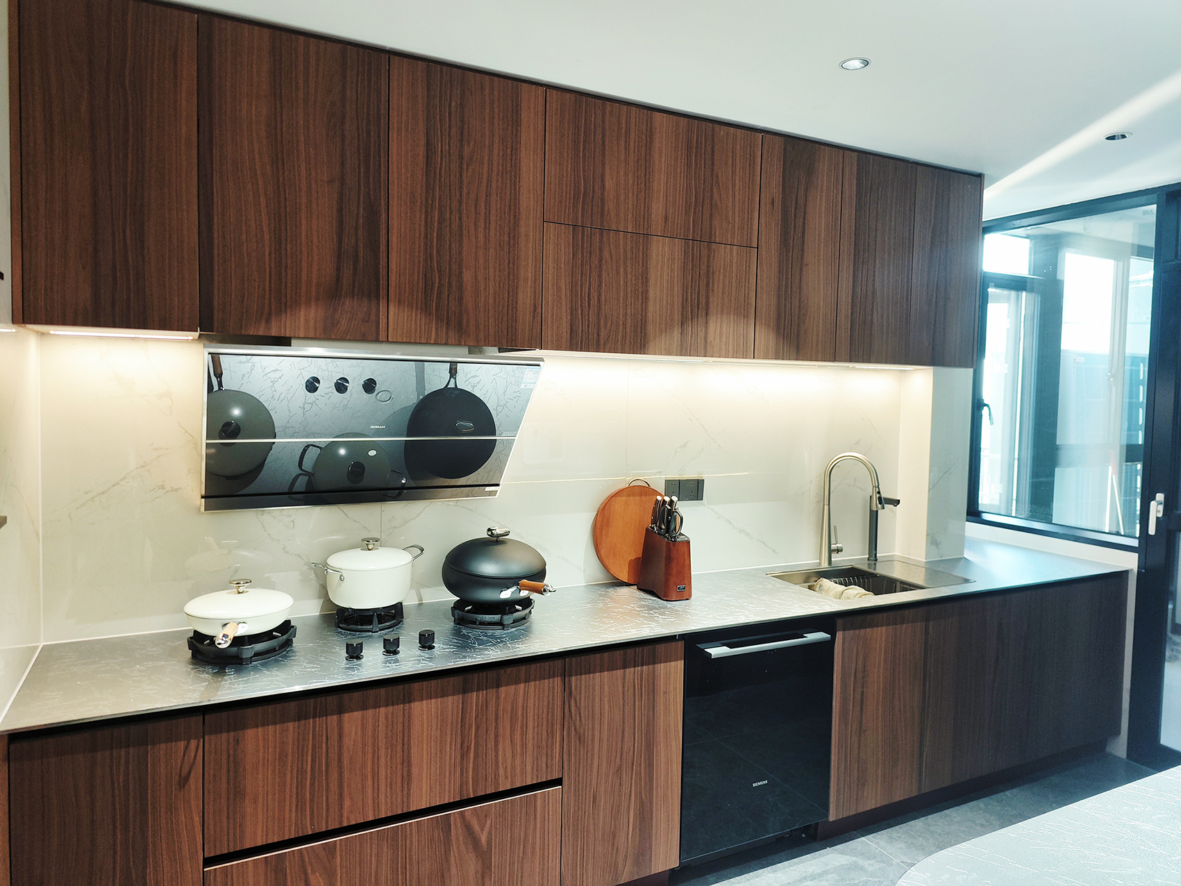 Overall kitchen cabinet