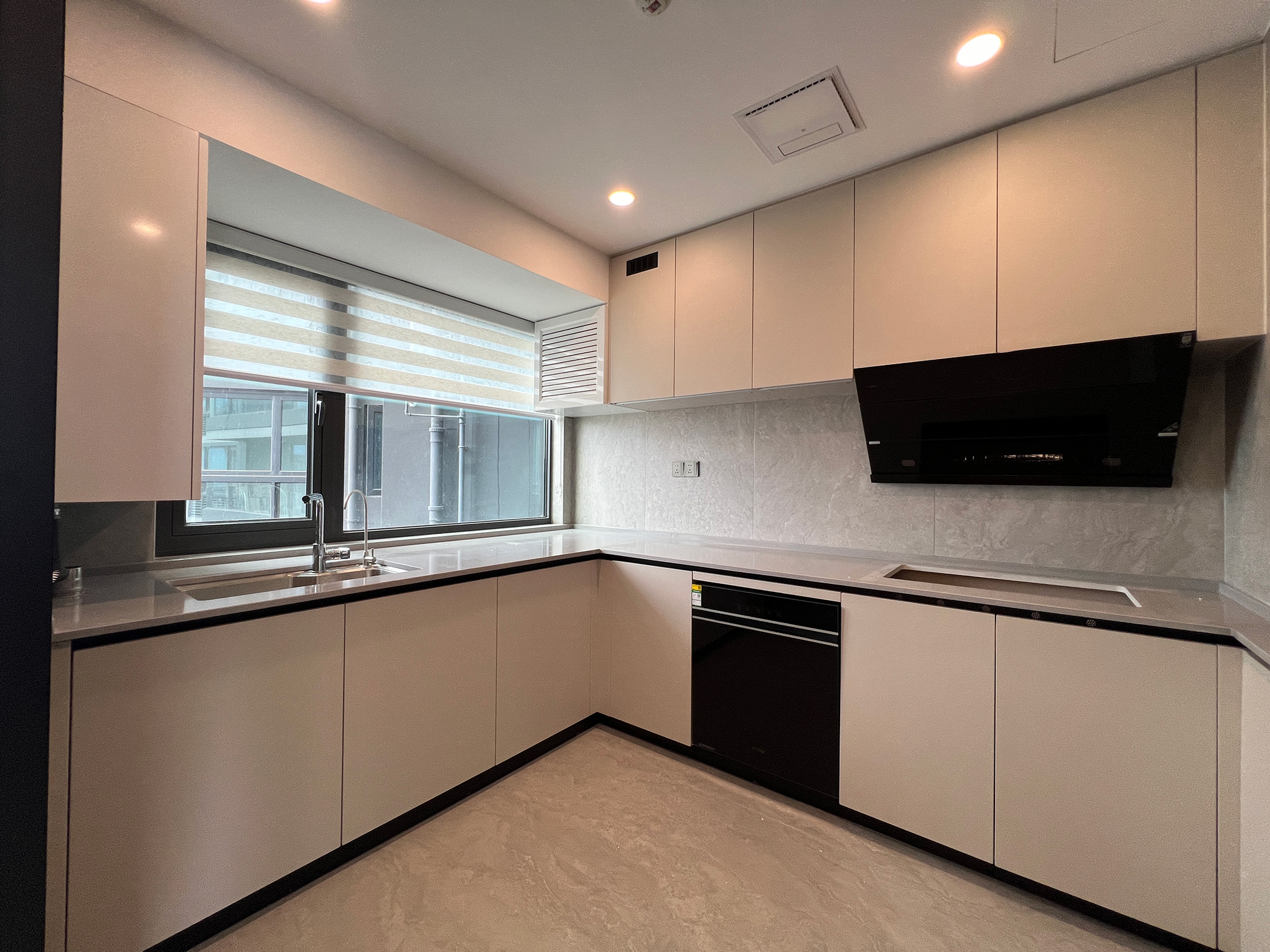 Overall kitchen cabinet