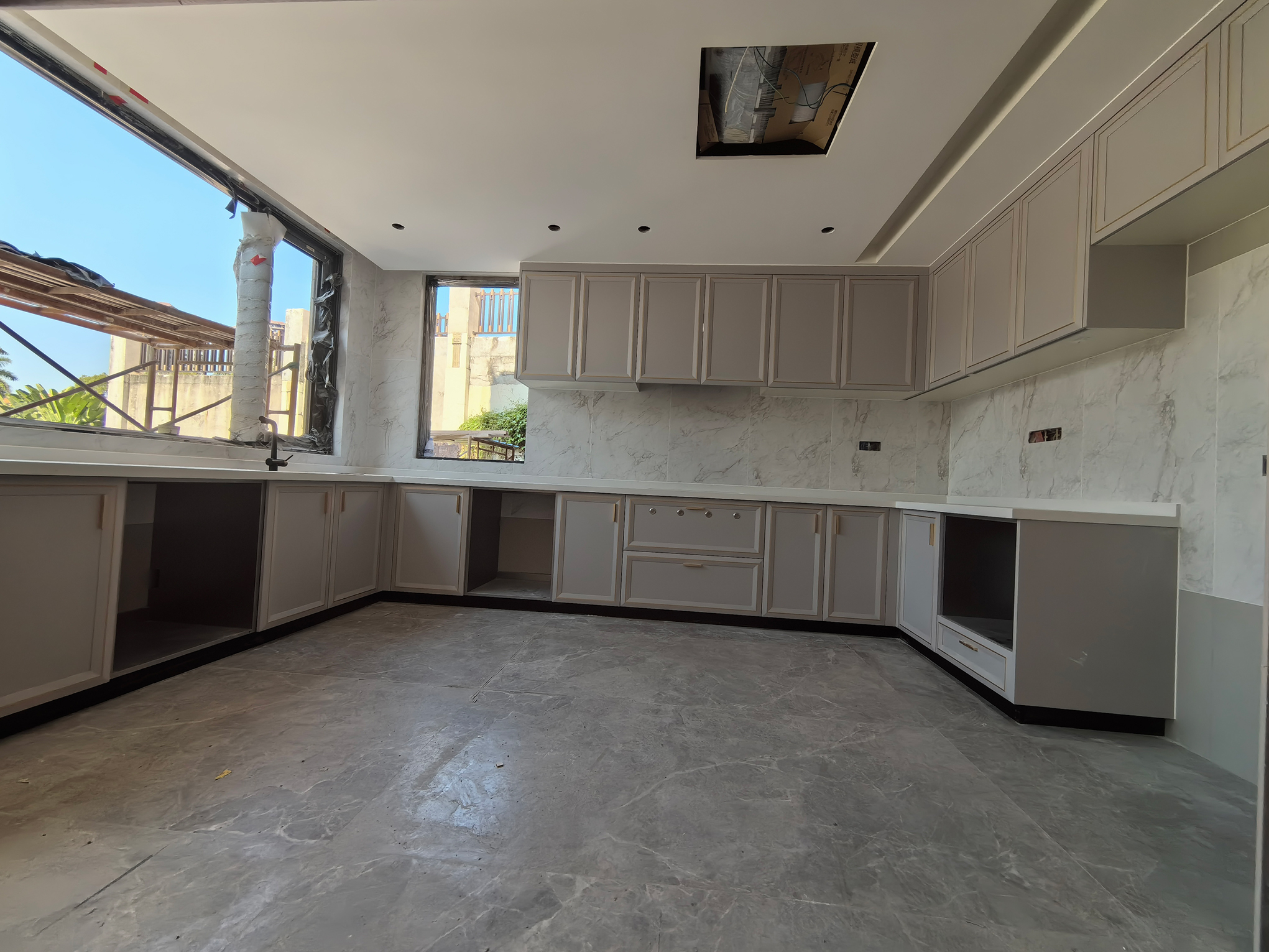 Overall kitchen cabinet