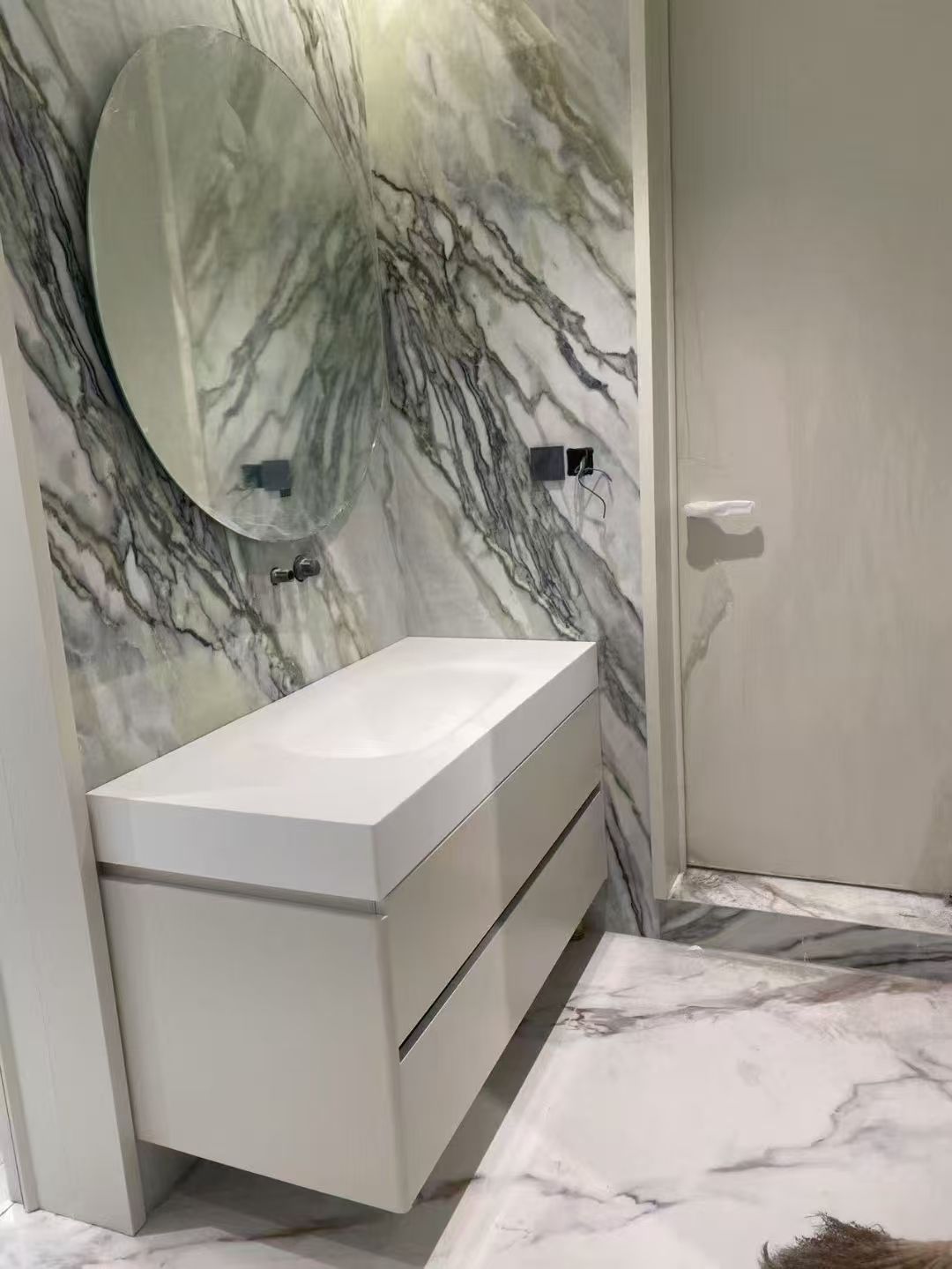 Bathroom cabinet