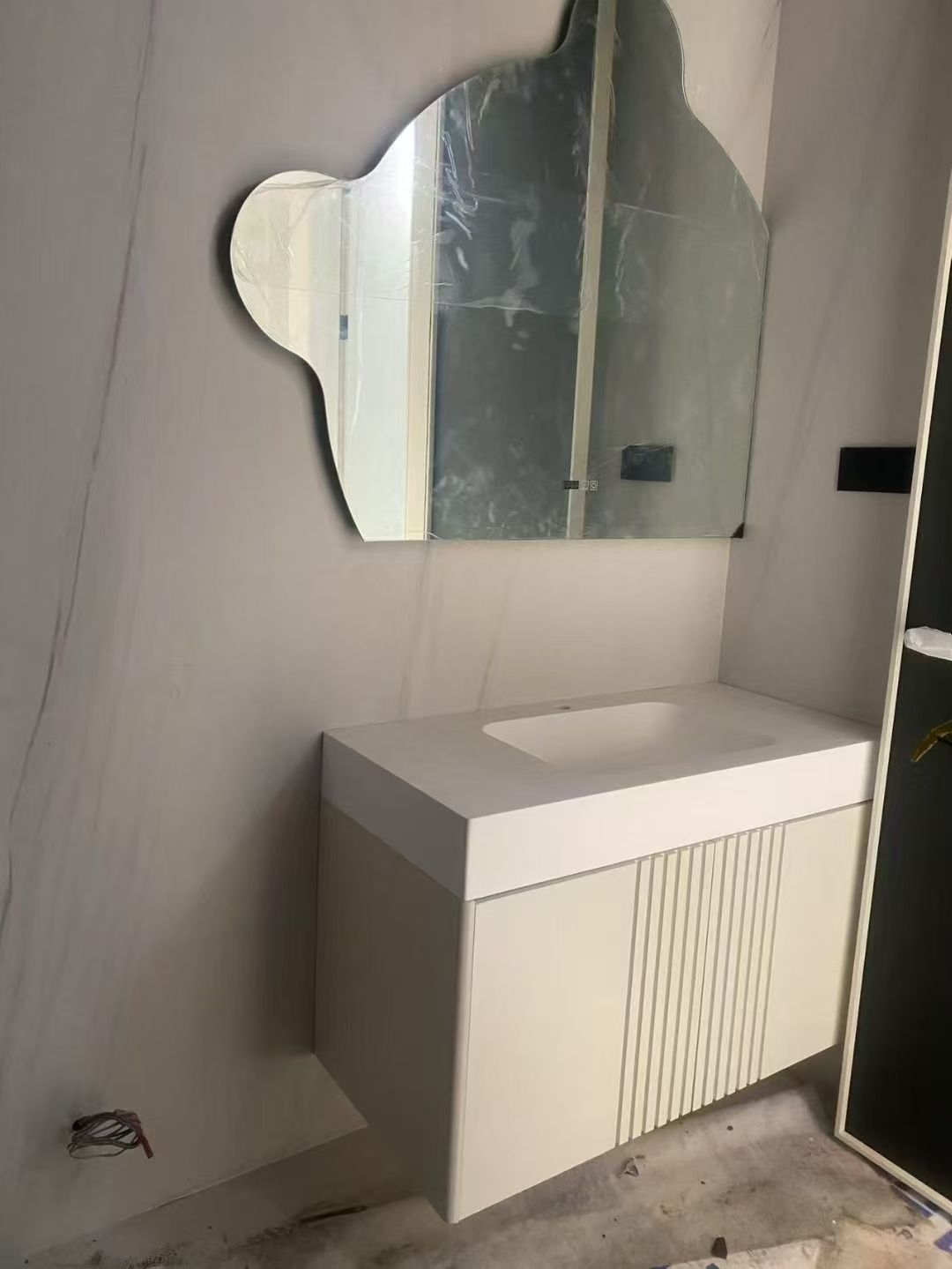 Bathroom cabinet