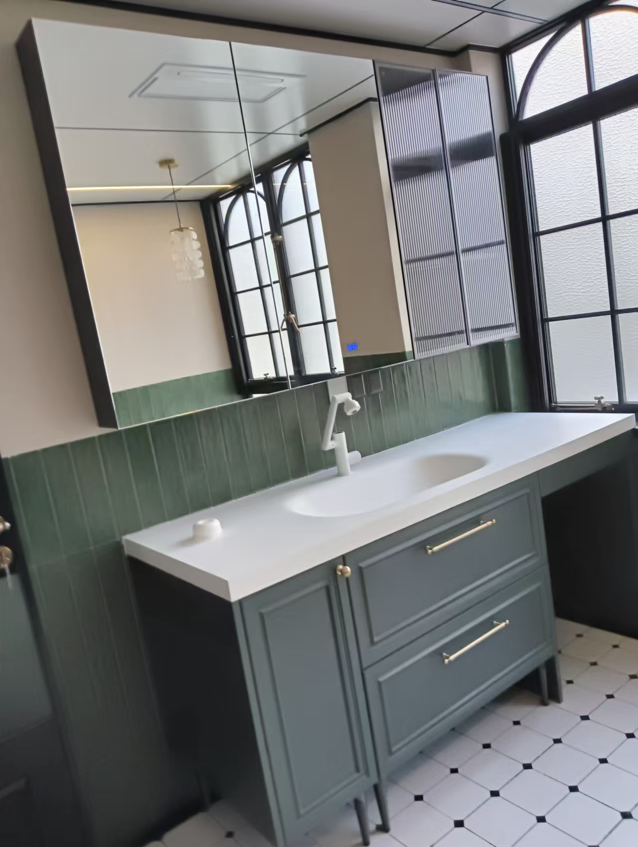 Bathroom cabinet